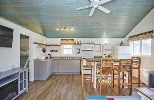 Wainfleet House | Cottage #2 · Lake Haven Beach Resort