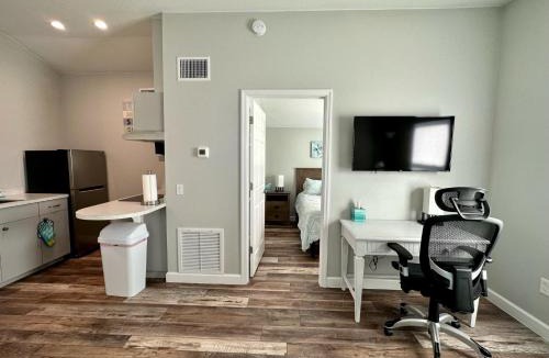 Tavares House | Cottage 23, The Lighthouse - Dora Canal Court - a downtown, waterfront community
