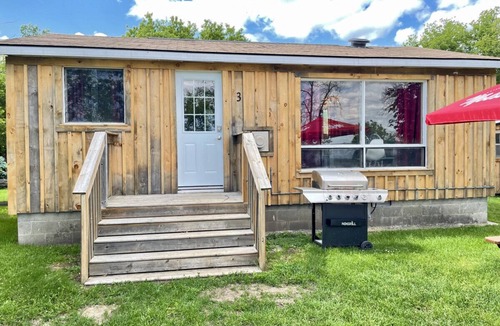 Campbellford Cabin | Cottage 3 - Catch More Resort