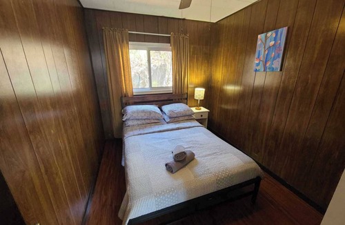 Carling Cabin | Cottage #6 - 3 Bedroom - Katawoda Cottages