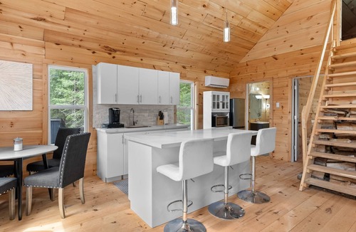 Machar Cottage | Cottage and guesthouse snowmobile and quad trials surrounded/forest /lakes