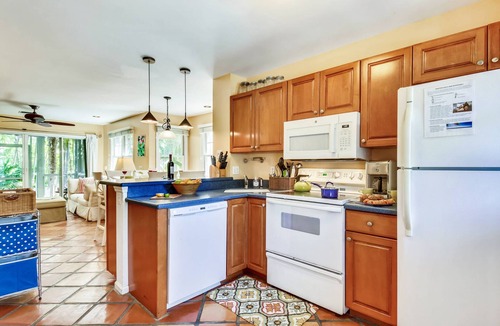 Key West House | Cottage by the Pool by AvantStay | w/Balcony, BBQ & Shared Pool!