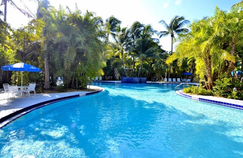 Key West House | Cottage by the Pool by AvantStay | w/Balcony, BBQ & Shared Pool!