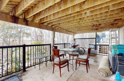 Toronto House | COTTAGE IN THE CITY WITH RAVINE & PARK!