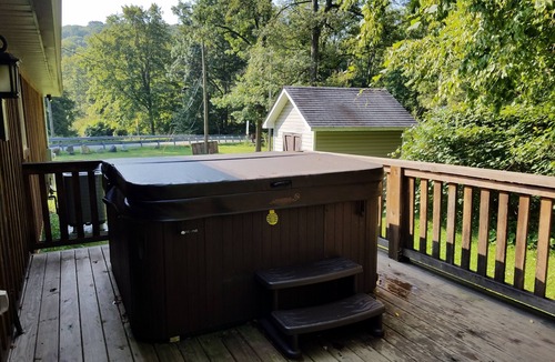 Farmington Cottage | Cottage on Meadow Run - Nature Retreat by Gentle Stream