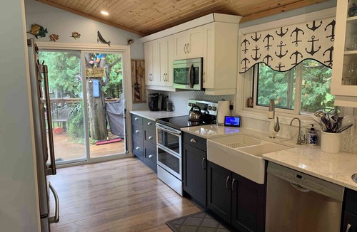Kincardine House | Cottage Rental close to lake Huron beach!