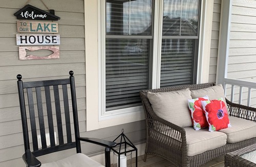 Cherry Valley Cottage | Cottage retreat in "The County" near top-notch wineries and sandy beaches!nn