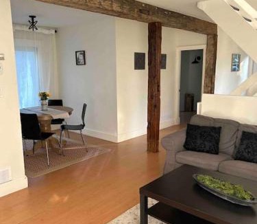 Flesherton House | Cottage Retreat on 11 Acres