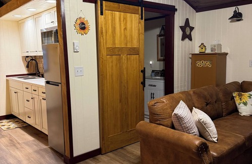 Central City Cabin | Country Cabin 3 - Chestnut