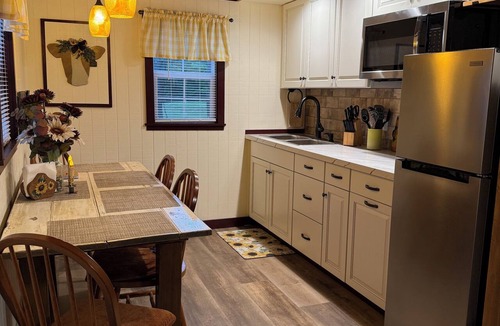 Central City Cabin | Country Cabin 3 - Chestnut