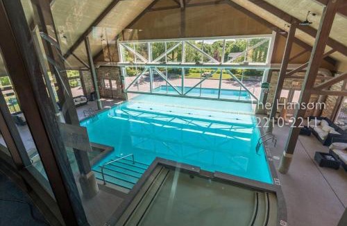 Oro-Medonte Apartment | Country Club Charm - 4-Bed Radiant Resort Condo