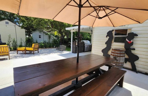 River Ranch RV Rental | Country Cowboy RV Campsite in River Ranch 72
