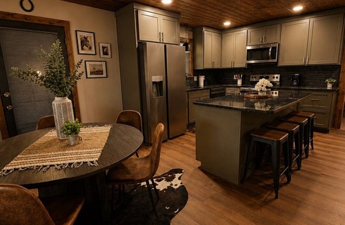 Madden House | Country home close to fair and casino!