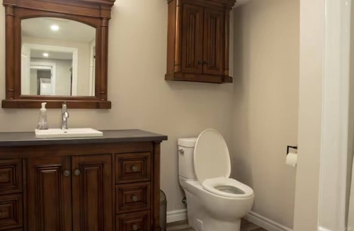 Guelph/Eramosa Bed & Breakfast | Country Oasis - King Bed w/Tempur-Pedic matress.