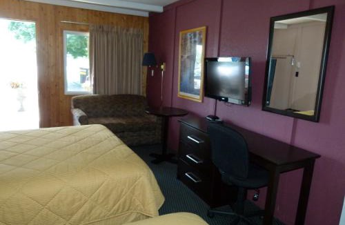Arnprior Hotel | Country Squire Motel