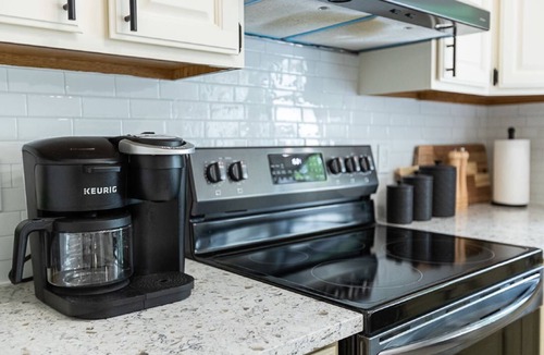 Gilbert Mills House | County gem centrally located w/fireplace & hot tub