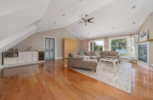 Milford House | County Lakehouse - The Perfect Spot in PEC
