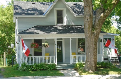 Prince Edward Bed & Breakfast | Courthouse BB Bed & Bath
