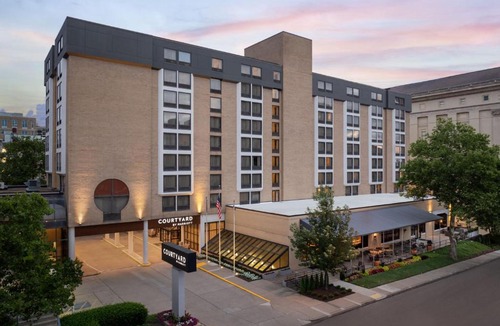 North Oakland Hotel | Courtyard by Marriott Pittsburgh University Center