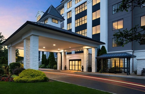 Lake Ronkonkoma Hotel | Courtyard Long Island MacArthur Airport