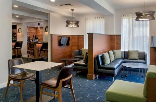Plymouth Meeting Hotel | Courtyard Philadelphia Plymouth Meeting