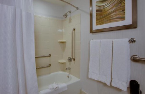 East Farmingdale Hotel | Courtyard Republic Airport Long Island/Farmingdale