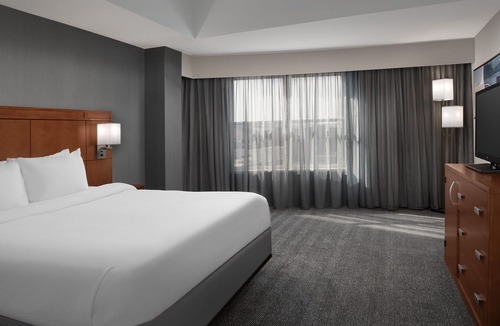Downtown Syracuse Hotel | Courtyard Syracuse Downtown At Armory Square