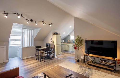 Hawthorne Apartment | Cozy 1 Bed, In-Unit Laundry, Pets, Parking, Fios, Safe, Quiet, Bidet