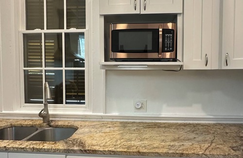 Bywater Apartment | Cozy 1-bedroom apartment in adorable New Orleana with AC