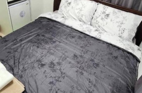 Higashishinkoiwa Apartment | Cozy 1-bedroom apartment in fantastic Katsushika City with AC