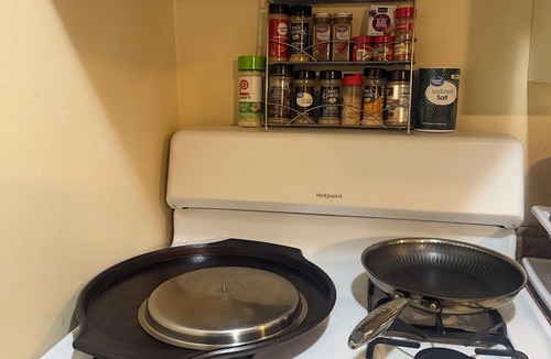 Trafford Apartment | Cozy 1-bedroom apartment in Trafford with AC close to Pittsburgh for draft