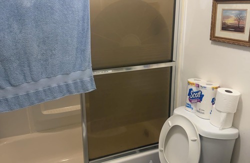 Trafford Apartment | Cozy 1-bedroom apartment in Trafford with AC close to Pittsburgh for draft