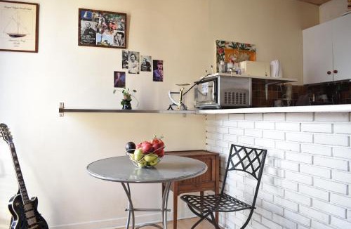 Plaisance Apartment | Cozy 1 Bedroom Apartment In 14th