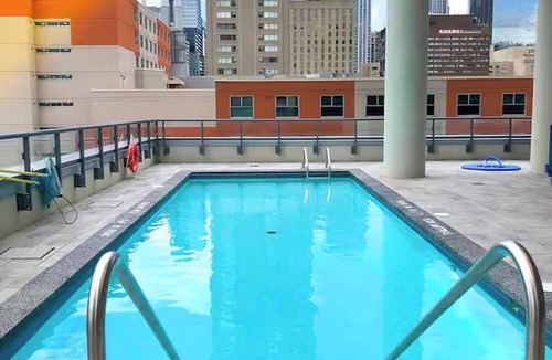 Church and Wellesley Condo | Cozy 1-bedroom condo in Toronto with WiFi, fitness, Pool, Hot Tub, Steam & Sauna