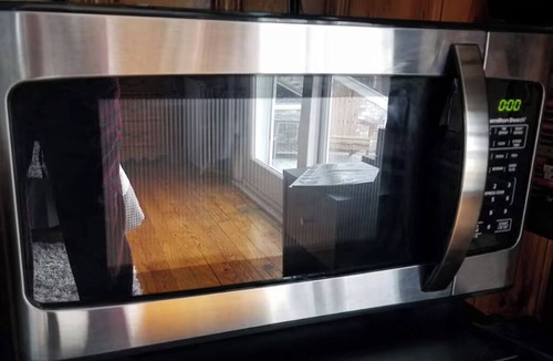 South Valley Stream House | Cozy 1-bedroom house in Valley Stream with a beautiful outdoor deck and balcony.