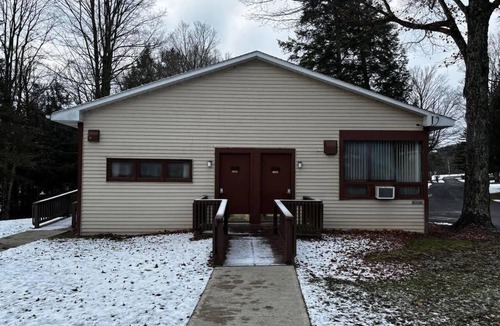 Hamilton Hotel | Cozy 1-bedroom hotel room in serene Hamilton - #306 Mohawk