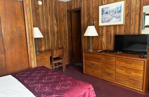West Eaton Hotel | Cozy 1-bedroom hotel room in soothing Hamilton - #313 Gilbreth