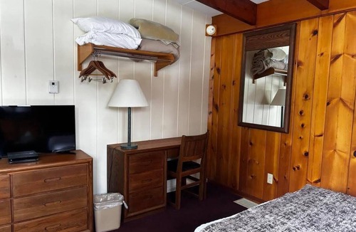 Hamilton Hotel | Cozy 1-bedroom hotel room in beautiful Hamilton - #318 Chenango
