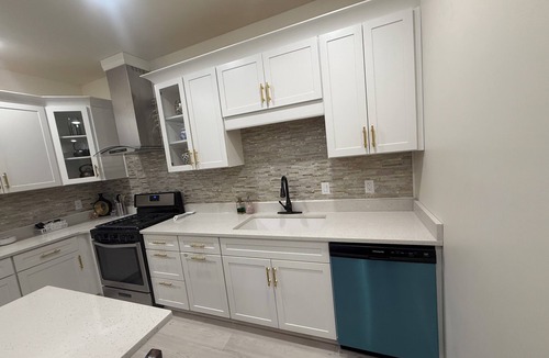 Mars House | Cozy 1-bedroom in a well ventilated and stylish basement.