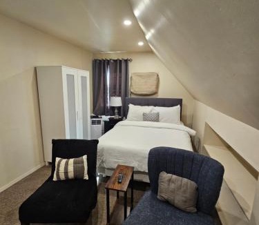 Elmont House | Cozy 111