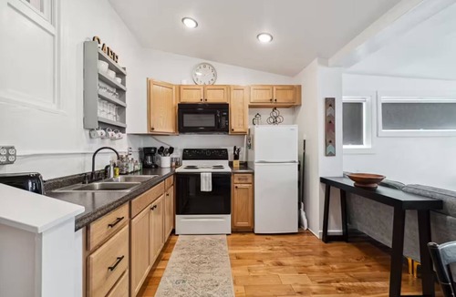 South Main Street Apartment | Cozy 1BDR APT in Vibrant Downtown Geneva
