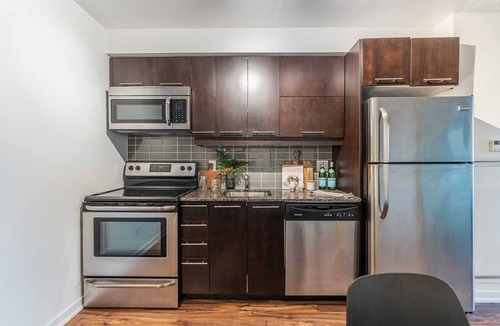 Beaconsfield Village Apartment | Cozy 1bed condo in Toronto downtown