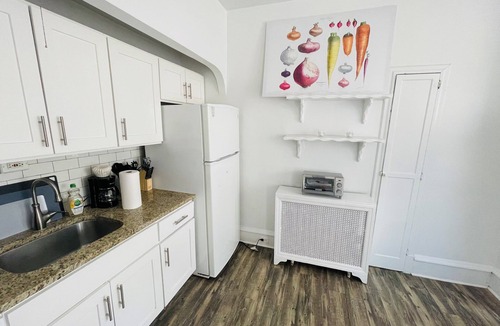 Elkins Park Apartment | Cozy 1BR/1BA Apartment — Melrose Park Monthly Discount