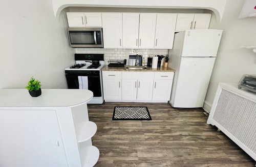 Elkins Park Apartment | Cozy 1BR/1BA Apartment — Melrose Park Monthly Discount