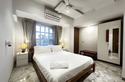 Dharavi Apartment | Cozy 2.5 BHK in Khar West with Workspace