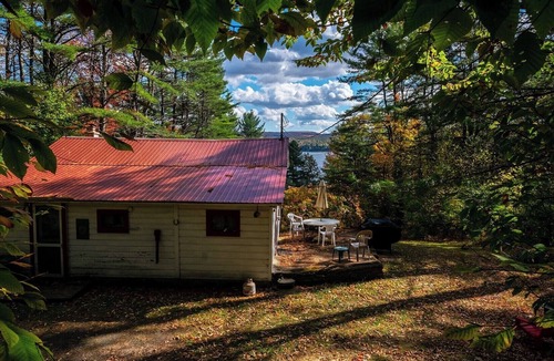Hadley Cabin | Cozy 2-bdrm, 3-season Adirondack cabin at tranquil Great Sacandaga Lake w/WiFi