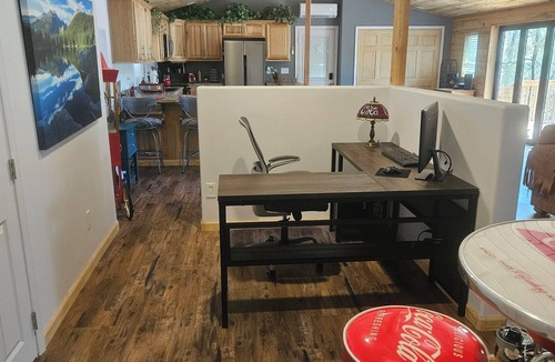 Strawberry Cabin | Cozy 2-bedroom cabin in beautiful Strawberry/Pine with AC, WiFi, Hot tub, deck.