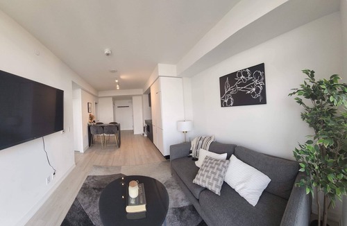 Mount Pleasant West Condo | Cozy 2 Bedroom Condo next to Subway Eglinton