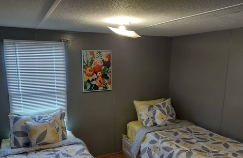 Dellslow House | Cozy 2 Bedroom home. Great Morgantown location off I-68
