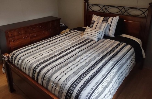 Dellslow House | Cozy 2 Bedroom home. Great Morgantown location off I-68
